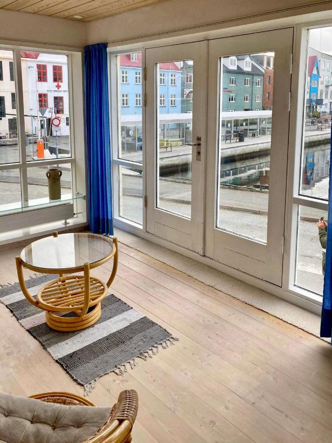 Guesthouse At The Boat Harbour Tórshavn Exterior foto