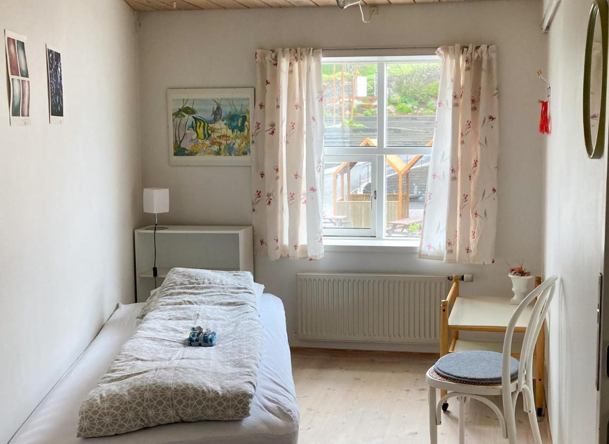 Guesthouse At The Boat Harbour Tórshavn Exterior foto