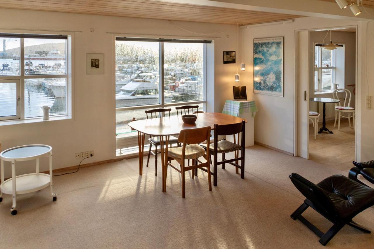 Guesthouse At The Boat Harbour Tórshavn Exterior foto