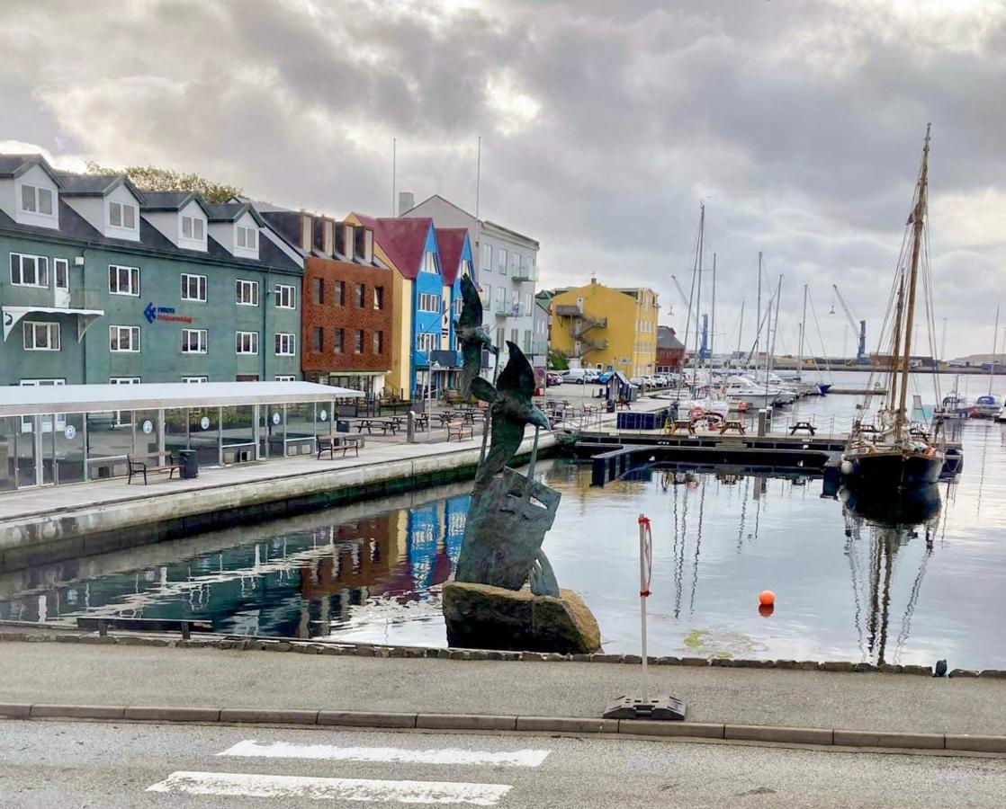 Guesthouse At The Boat Harbour Tórshavn Exterior foto